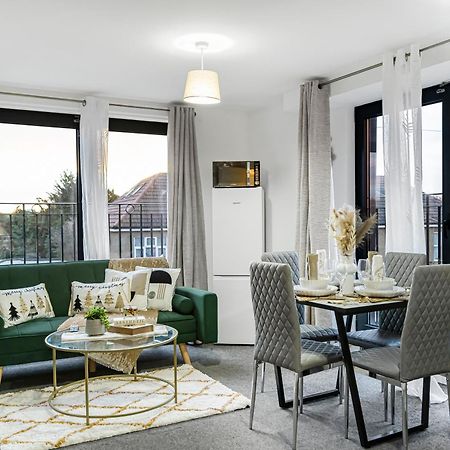 One And Two Bed Apartments Slough Near Heathrow Colnbrook Esterno foto