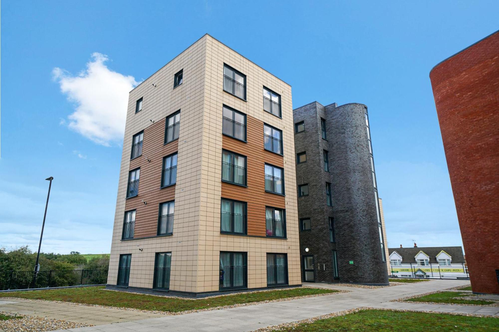 One And Two Bed Apartments Slough Near Heathrow Colnbrook Esterno foto