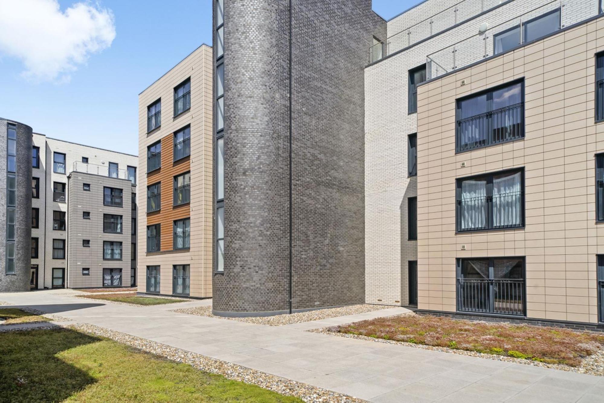 One And Two Bed Apartments Slough Near Heathrow Colnbrook Esterno foto