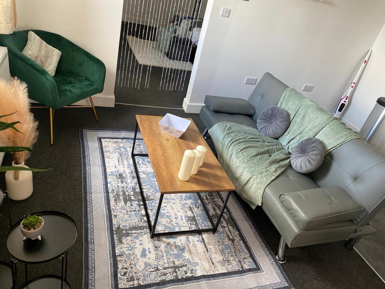 One And Two Bed Apartments Slough Near Heathrow Colnbrook Esterno foto