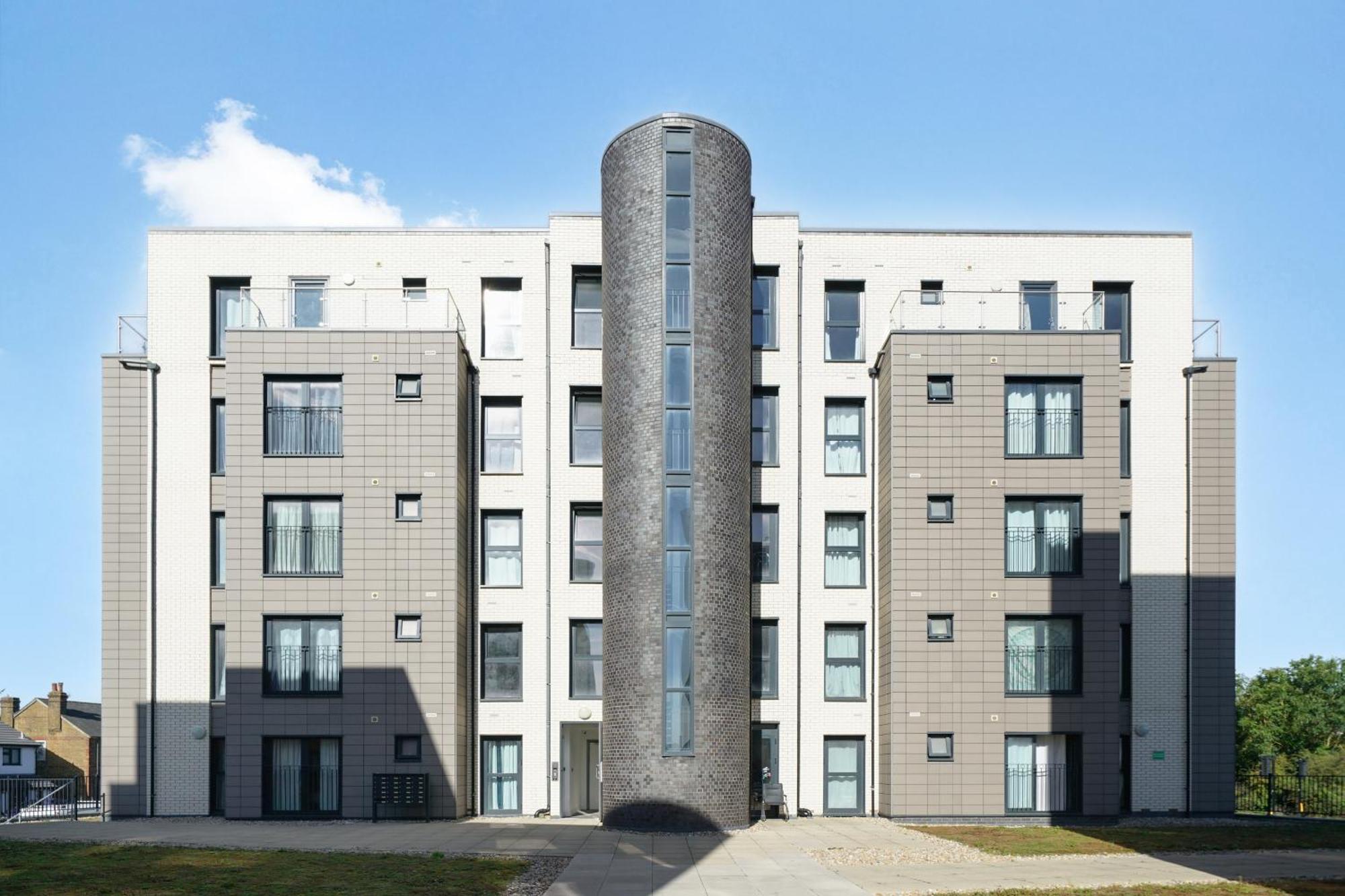 One And Two Bed Apartments Slough Near Heathrow Colnbrook Esterno foto