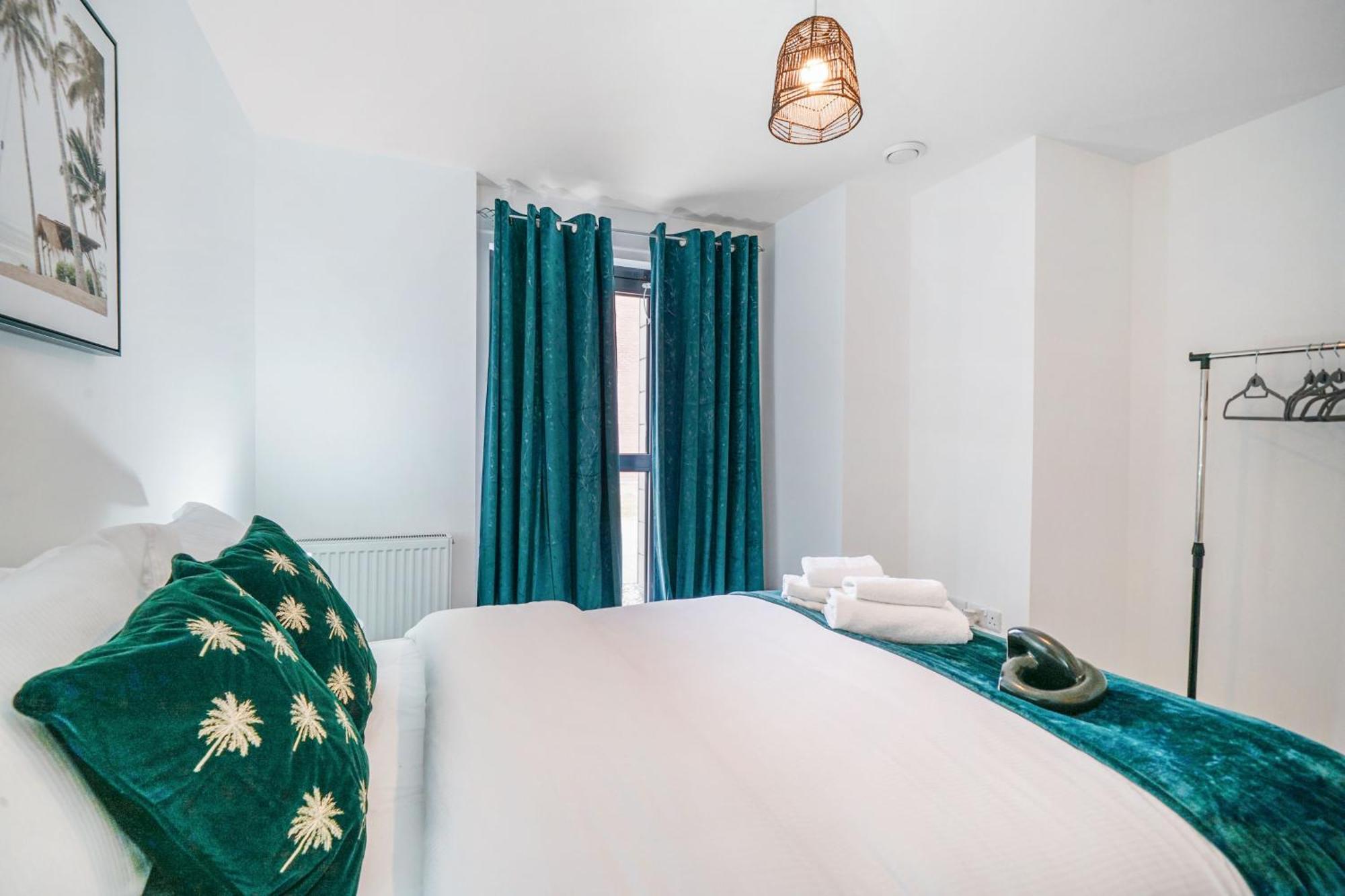 One And Two Bed Apartments Slough Near Heathrow Colnbrook Esterno foto