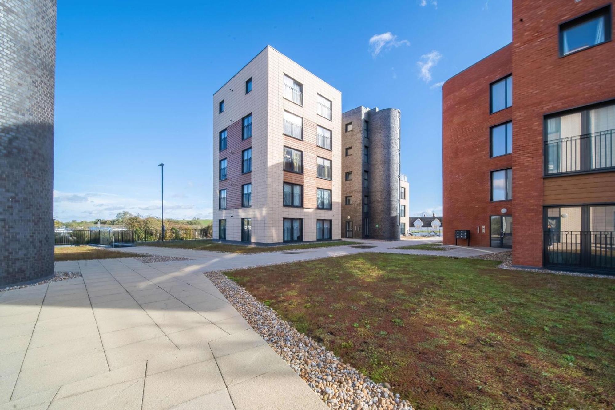 One And Two Bed Apartments Slough Near Heathrow Colnbrook Esterno foto