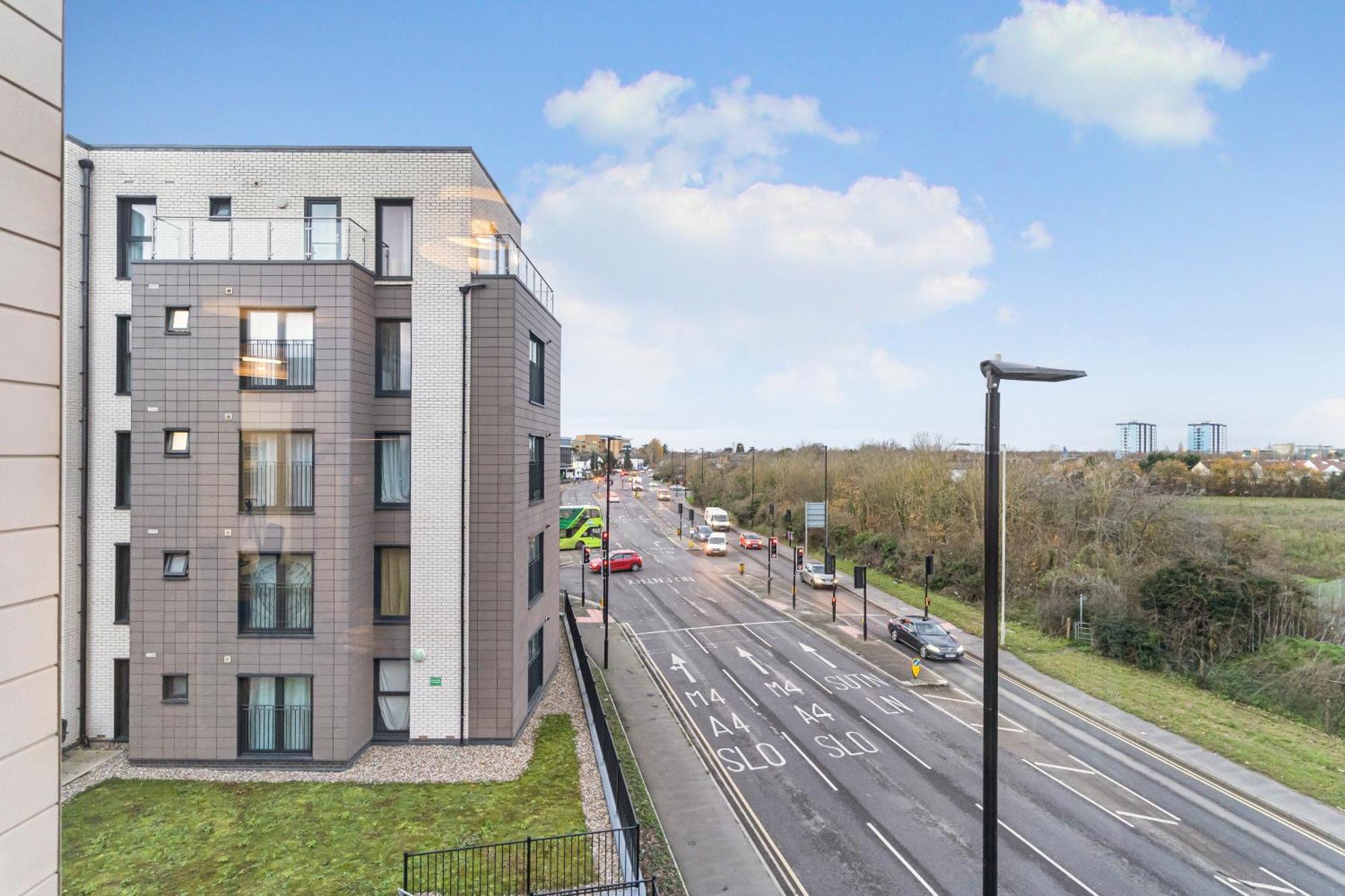One And Two Bed Apartments Slough Near Heathrow Colnbrook Esterno foto